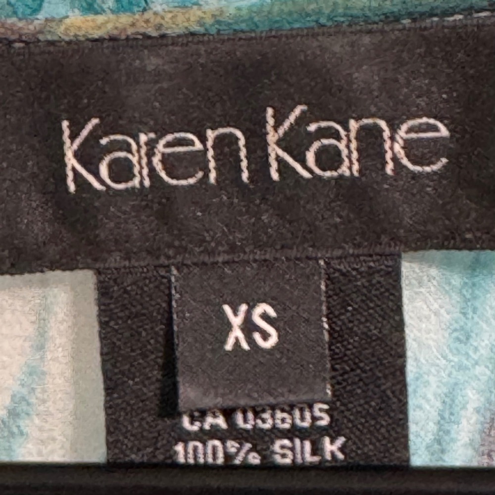 Karen Kane 100% Silk Abstract Blouse Smocked Waist Tie Neck Blue Brown XS Y2K - Picture 7 of 9